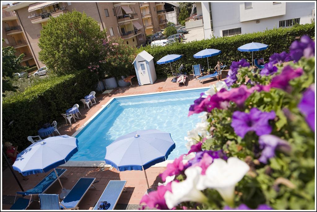 Hotel Leuco' Martinsicuro Exterior photo