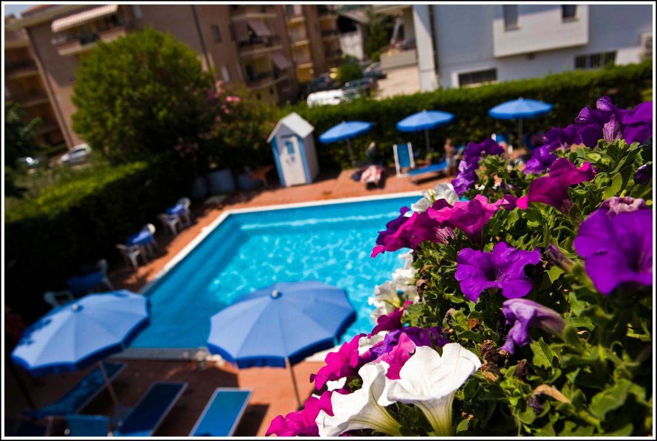 Hotel Leuco' Martinsicuro Exterior photo
